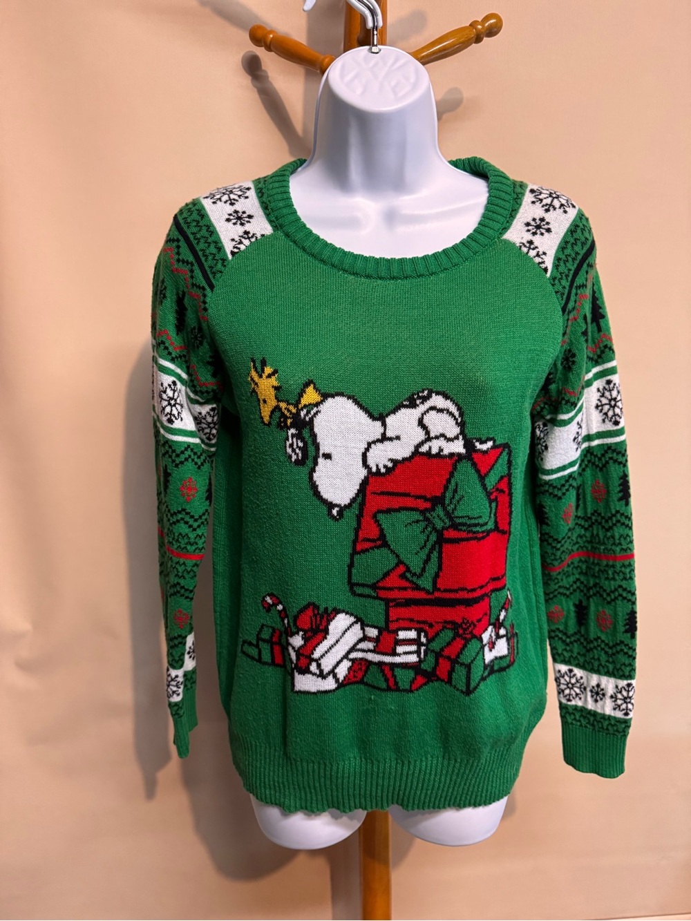 Women’s Snoopy Peanuts Holiday Christmas Sweater Size Small